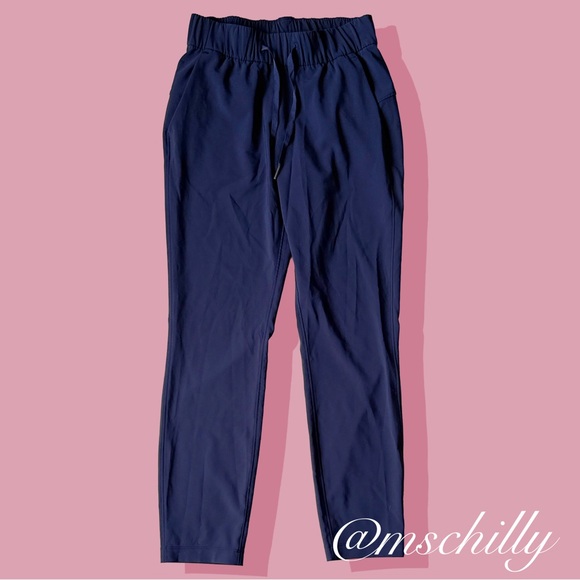 lululemon athletica Pants - Lululemon On The Fly Crop Pant Midnight Navy Blue Sz 2